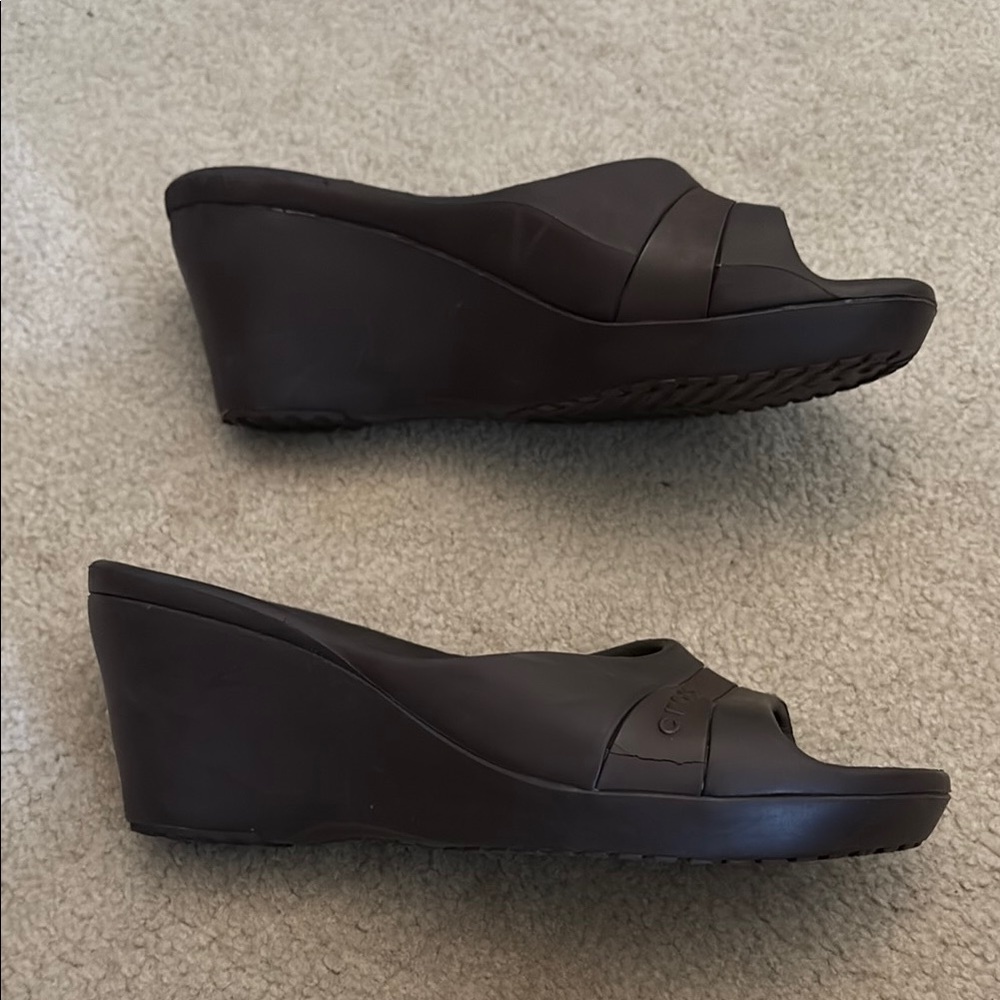 CROCS Women’s Brown Wedge Slide Sandals